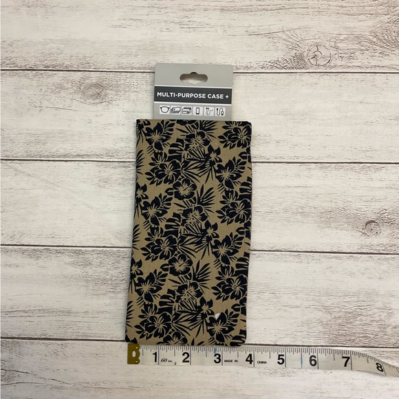 Eyewear case . - Picture 3 of 3